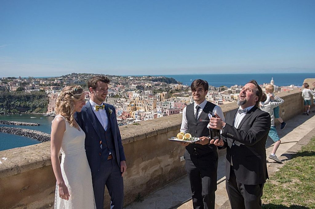 Matrimonio-a-Procida-tra-mare-e-terra-Quentin-Victoria21-concentrate
